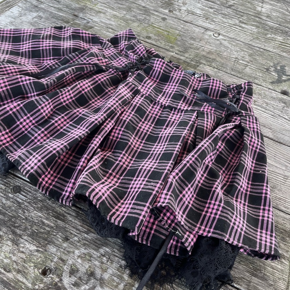 HOT TOPIC SZ MED Plaid Pink and Black Women's Skirt